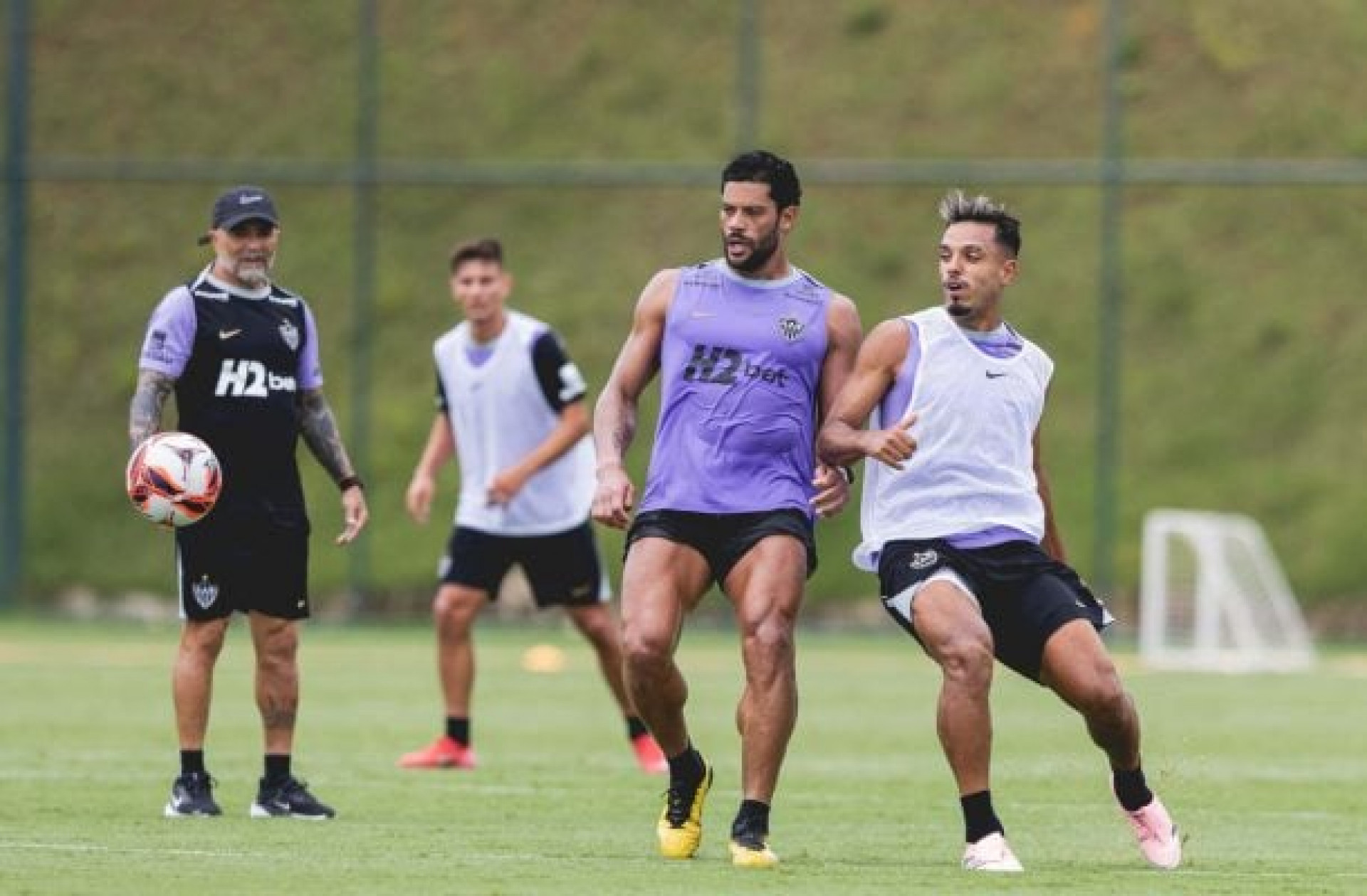 Com Hulk, Sampaoli comanda treino do Atl&eacute;tico na pr&eacute;-temporada