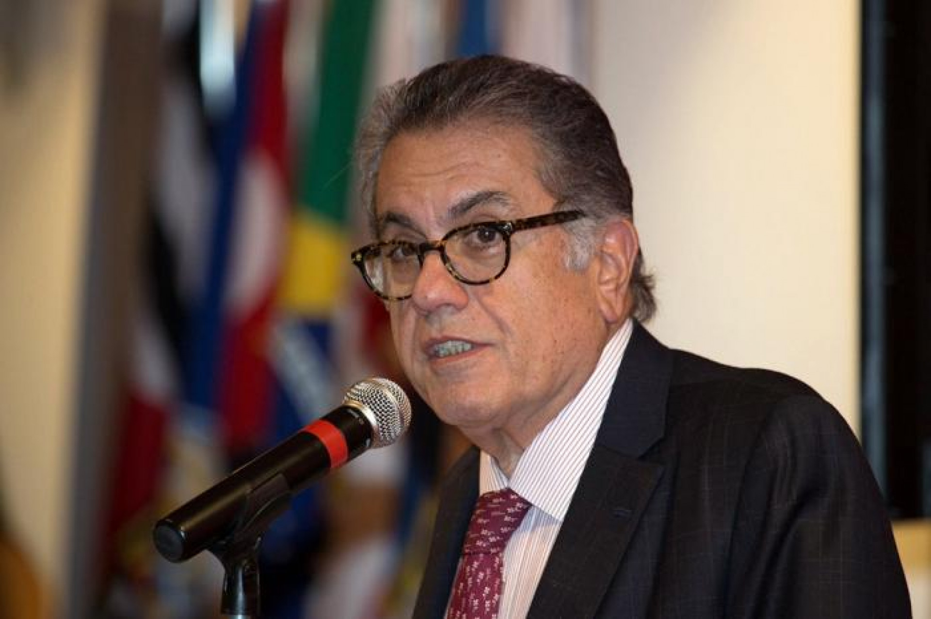 Presidente que renunciou em 2015 deu apoio &agrave; perman&ecirc;ncia de Casares no S&atilde;o Paulo