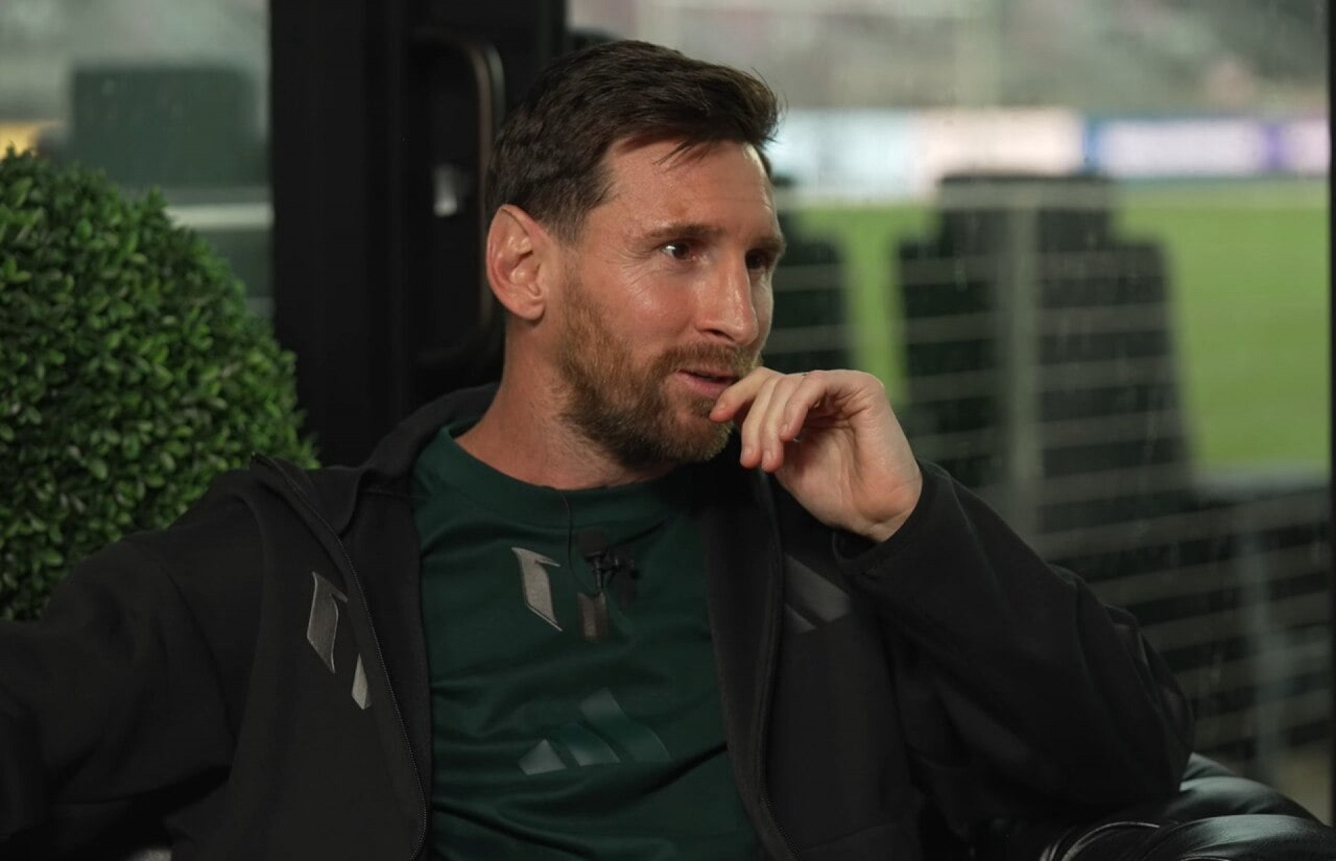 Messi revela lado rom&acirc;ntico e h&aacute;bito de beber vinho em combina&ccedil;&atilde;o inusitada; veja
