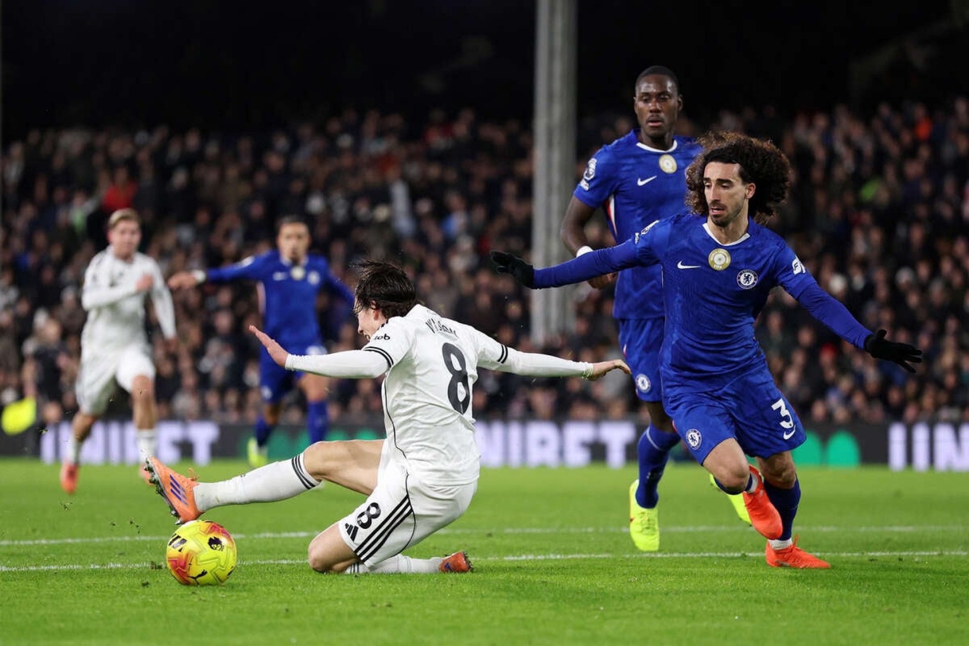 Com um a menos, Chelsea perde para Fulham e segue em sequ&ecirc;ncia negativa