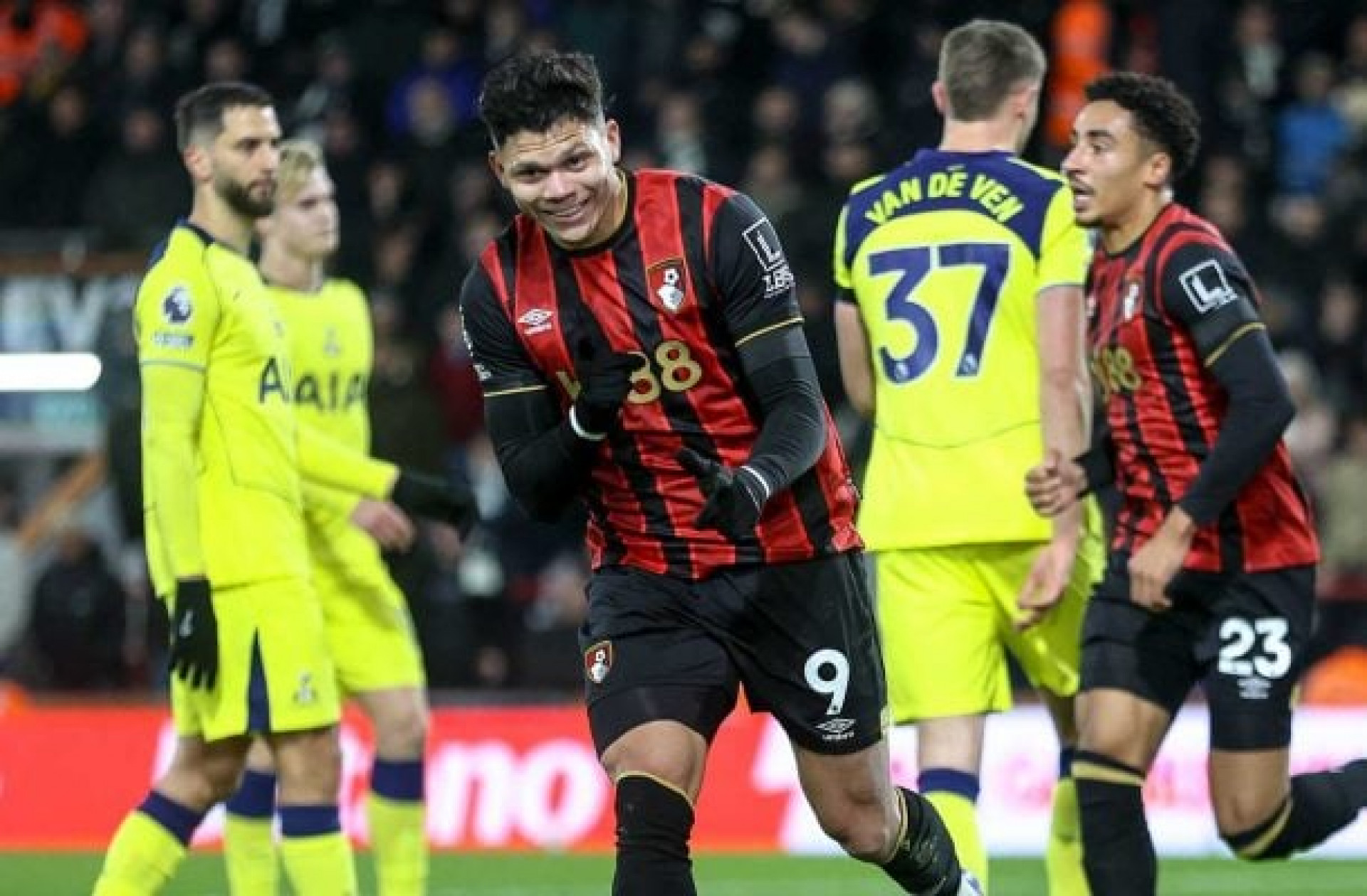 Evanilson brilha e Bournemouth vence o Tottenham na Premier League