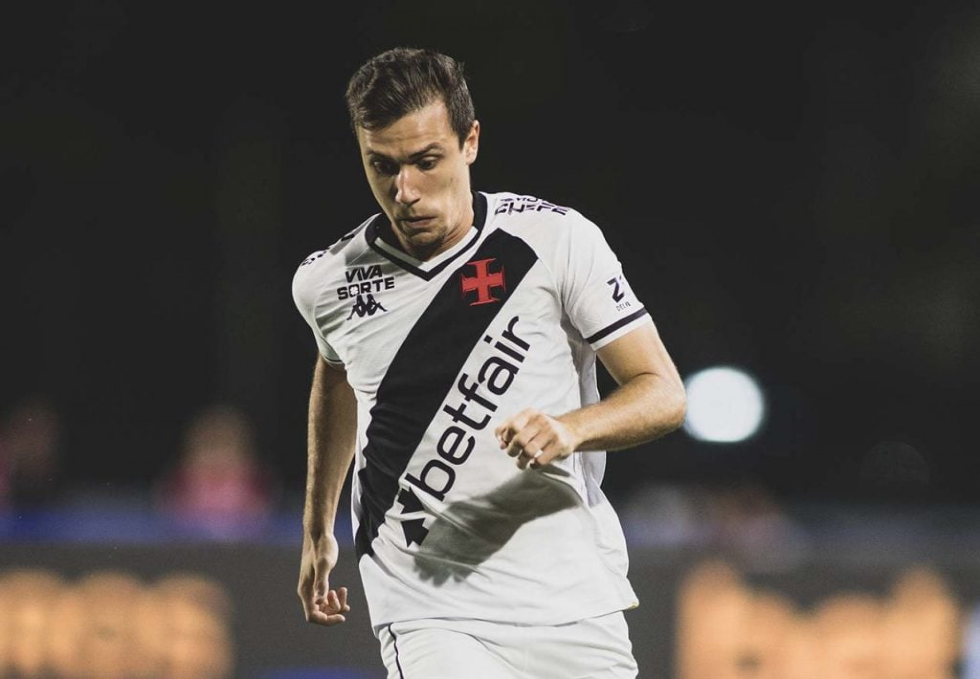 Clube turco tem interesse em Lucas Piton, do Vasco