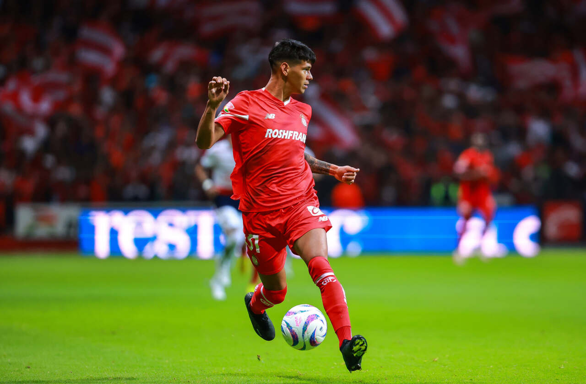 Internacional envia proposta de empr&eacute;stimo por Robert Morales ao Toluca