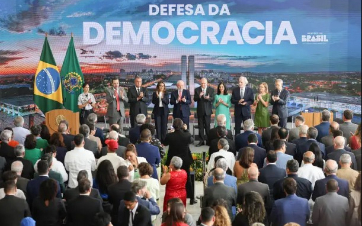 Cerimônia marca os três anos dos atos antidemocráticos de 8 de Janeiro
