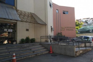 Presa golpista que se passava por funcionária do INSS na Zona Norte