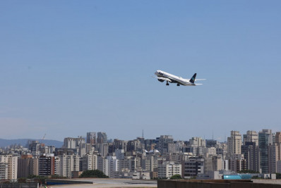Preço médio das passagens aéreas cai 20% em novembro