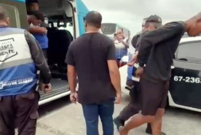 Cerco policial fecha o tráfico e leva cinco à delegacia na Favela da Linha