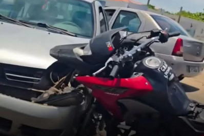 Acidente entre carro e moto é registrado na reta da Marina em Búzios