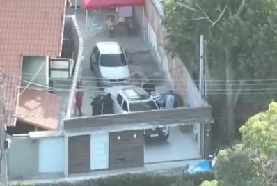 Vídeo exclusivo mostra momento exato da prisão de quadrilha que furtava carros na Ilha do Japonês, em Cabo Frio