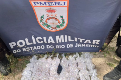 Polícia apreende mais de 1,8 mil pinos de cocaína no Buraco do Boi, em Cabo Frio