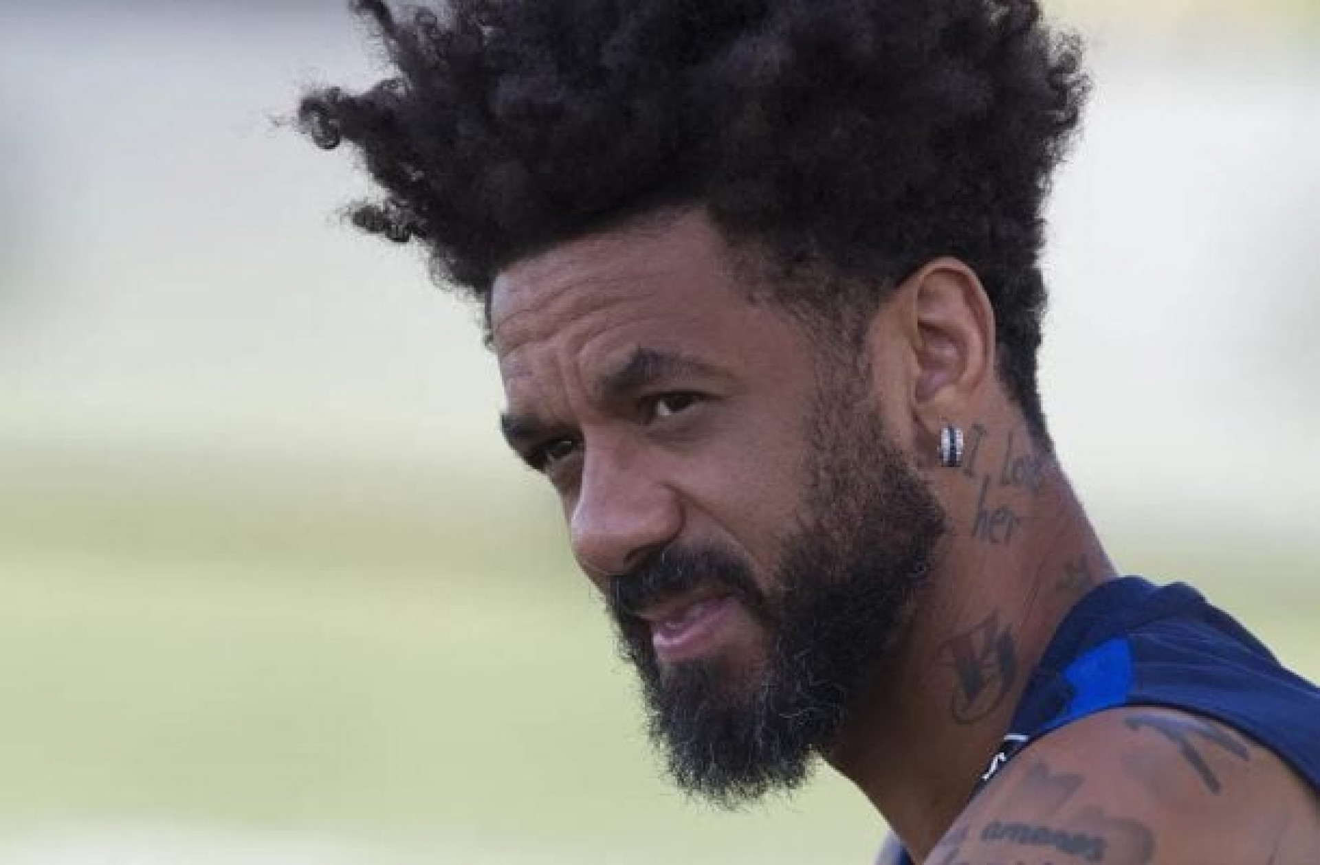 Mulher denuncia ex-Corinthians por invas&atilde;o a domic&iacute;lio e pede medida protetiva