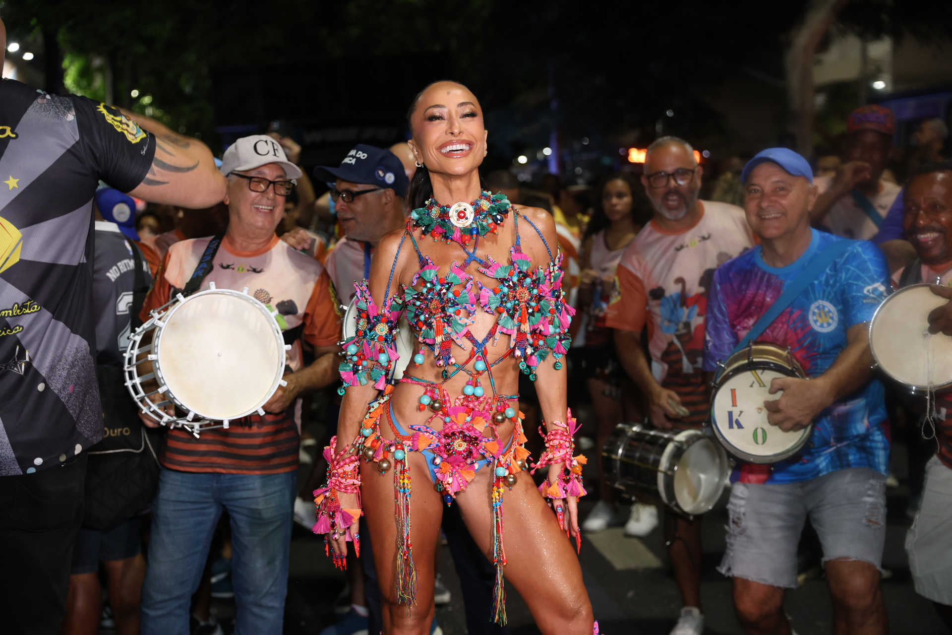 Sabrina Sato participa de ensaio de rua da Vila Isabel - Roberto Filho / Brazil News