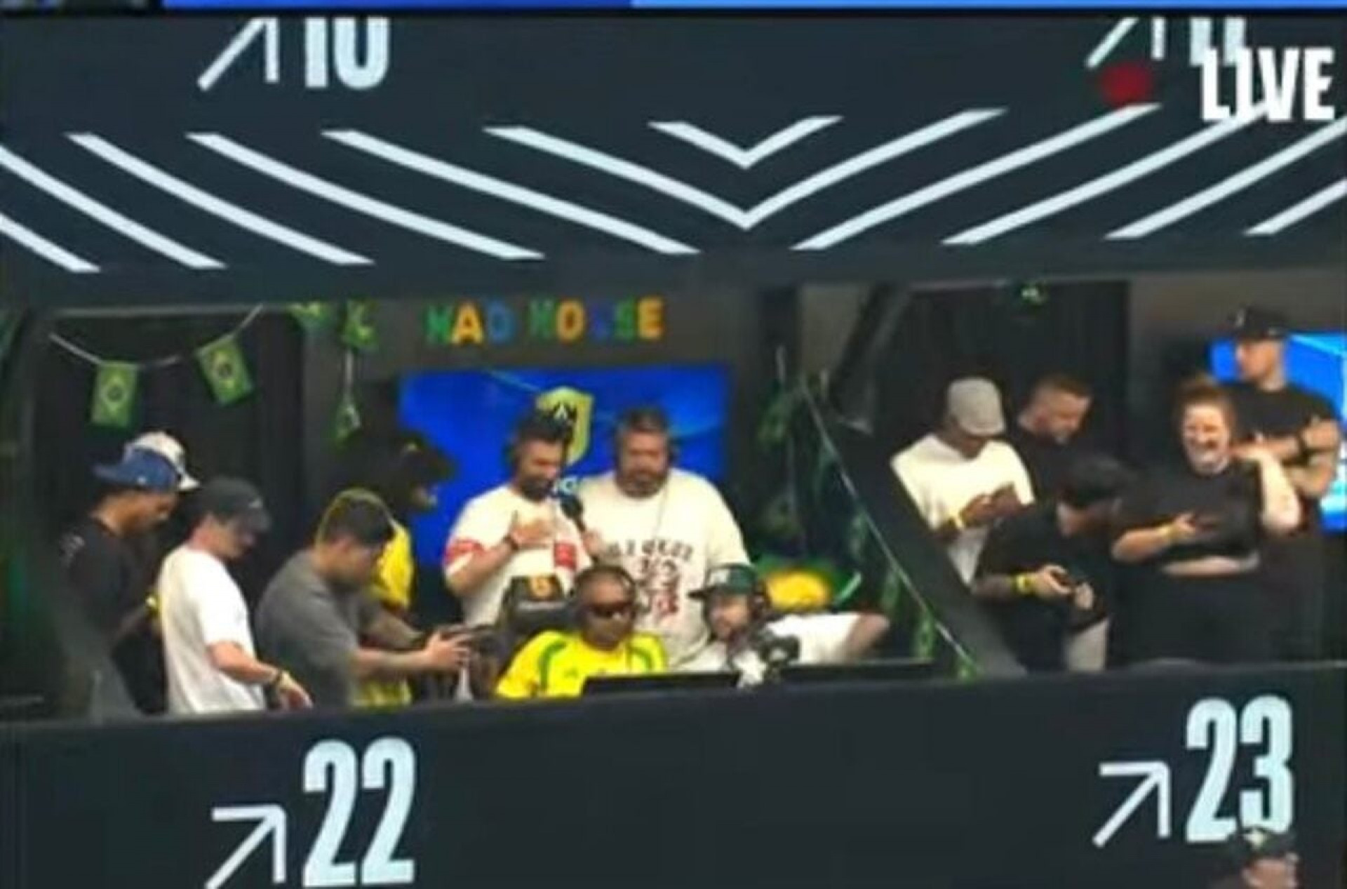 Neymar comparece na Kings League Nations para assistir a jogo decisivo do Brasil