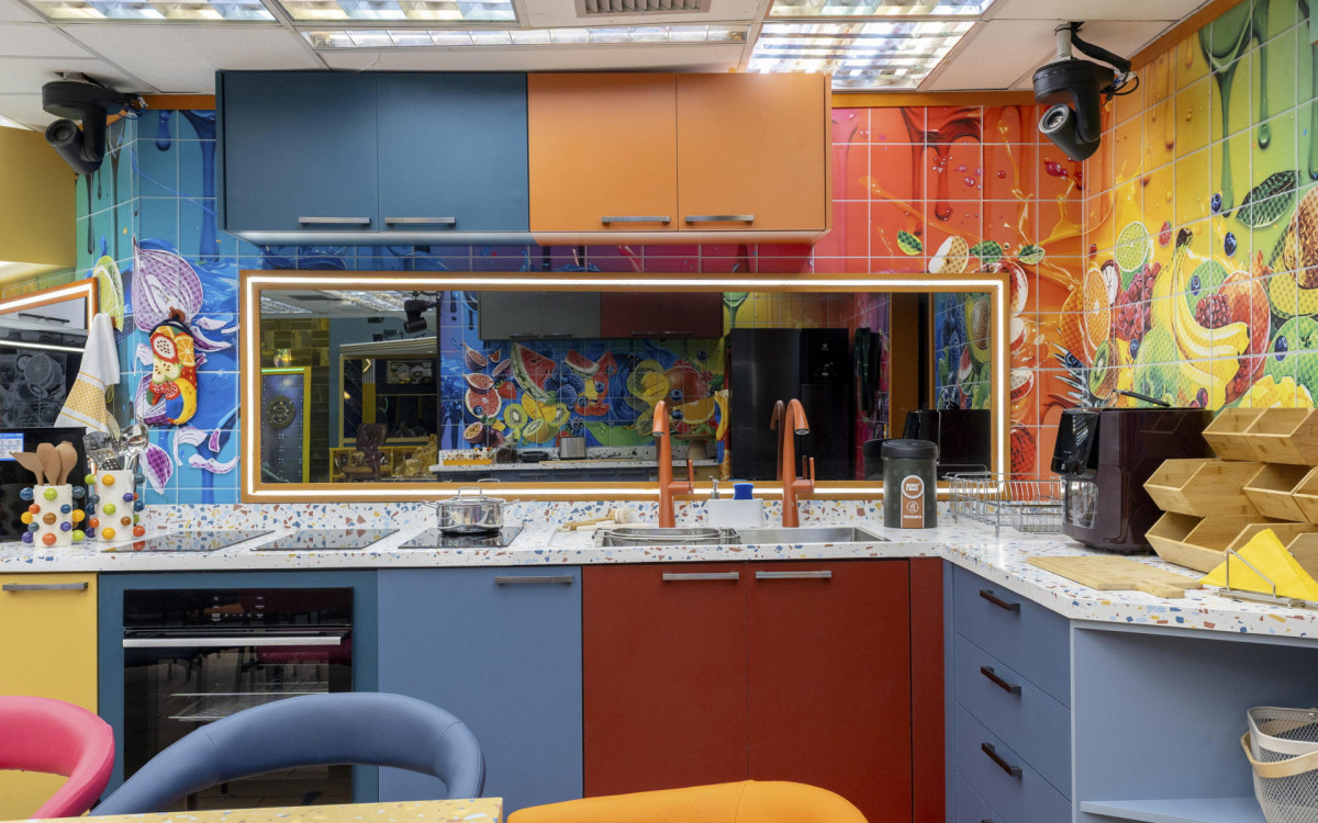 Cozinha do VIP do 'BBB 26' &eacute; toda colorida