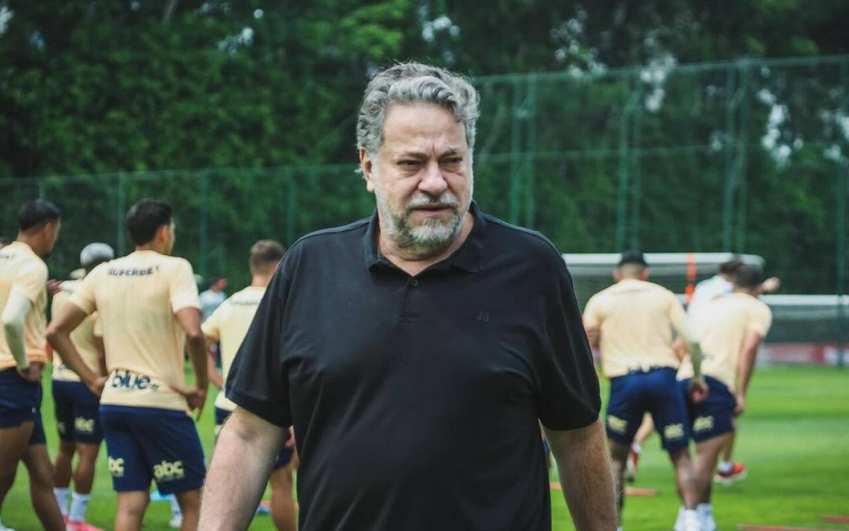 Conselho do S&atilde;o Paulo adia vota&ccedil;&atilde;o do impeachment de Casares e define qu&oacute;rum para aprova&ccedil;&atilde;o