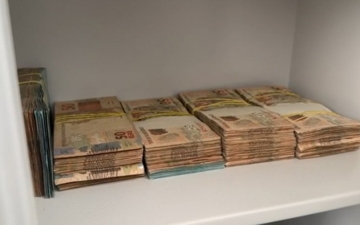 Cofre encontrado em endereço investigado tinha dinheiro em espécie