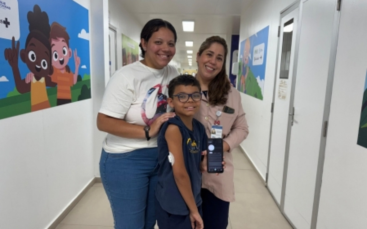 Caxias é o primeiro município da Baixada a incluir sensor em crianças com diabetes