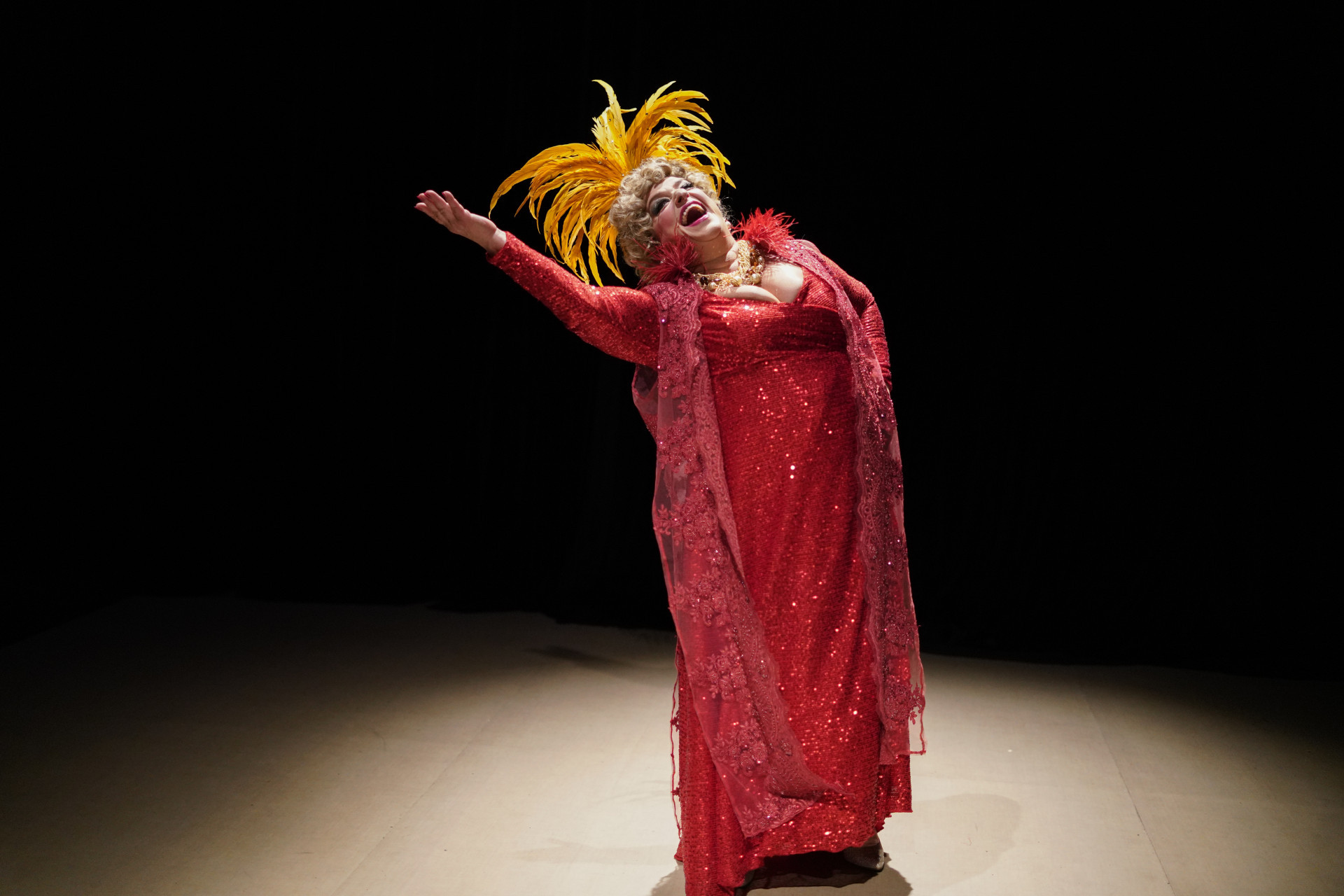 Grace Gianoukas interpreta Dercy Gonçalves no espetáculo 'Nasci Pra Ser Dercy' - Heloisa Bortz / Divulgação