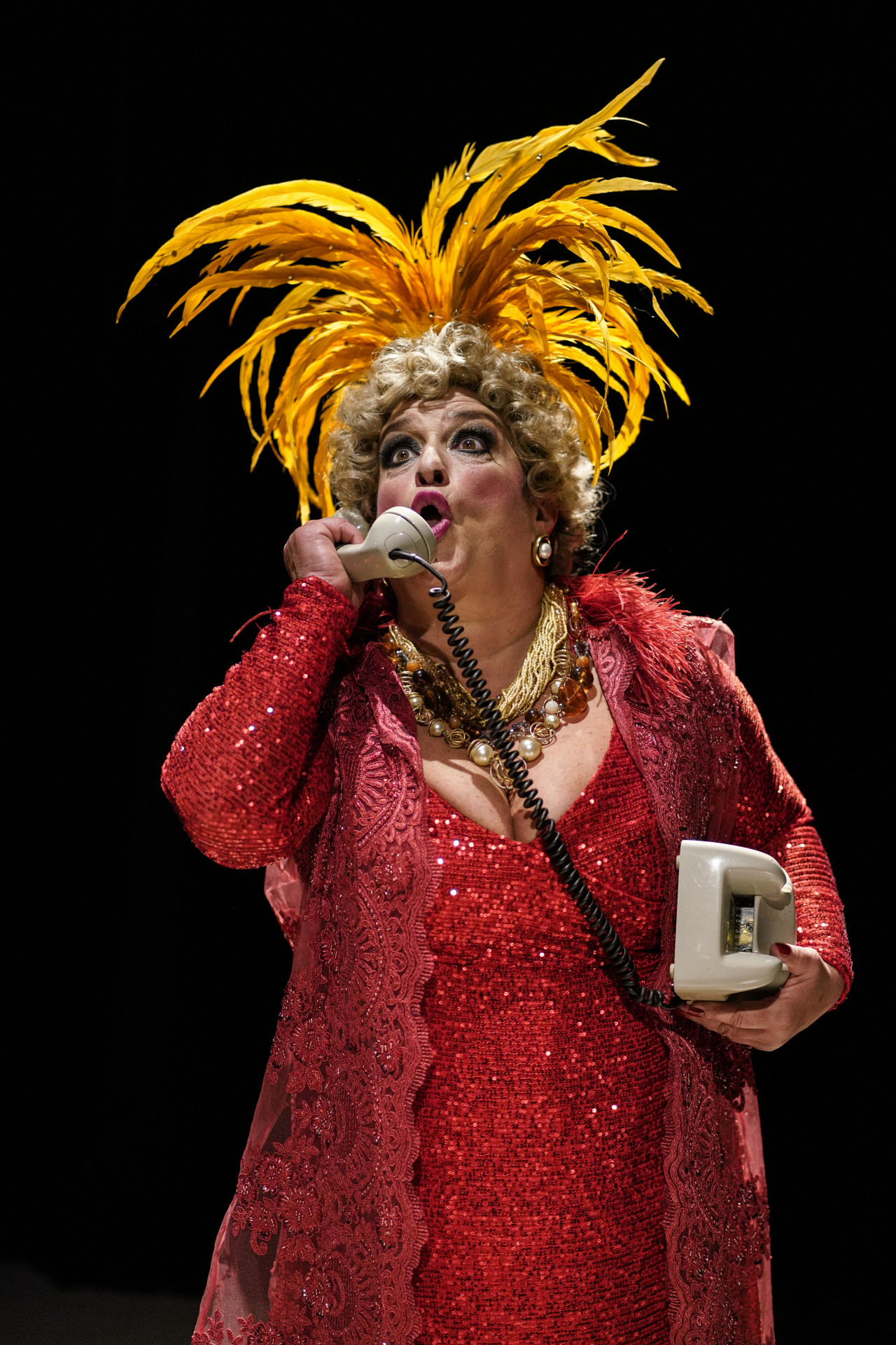 Grace Gianoukas interpreta Dercy Gonçalves no espetáculo 'Nasci Pra Ser Dercy' - Heloisa Bortz / Divulgação