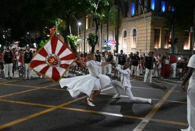 Niterói une samba, formação e solidariedade no lançamento do Carnaval 2026