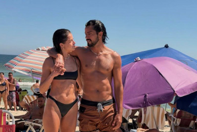 Rodrigo Simas e Agatha Moreira curtem dia ensolarado no Rio