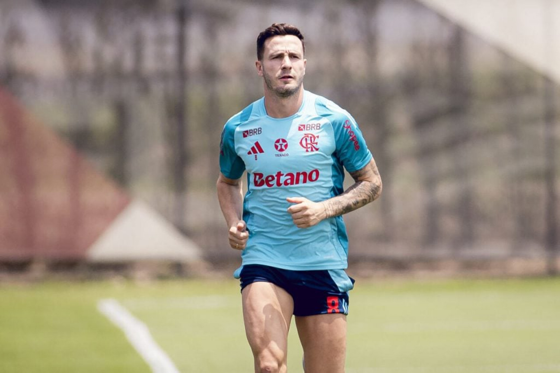 Sa&uacute;l passa por cirurgia para corrigir problema no calcanhar