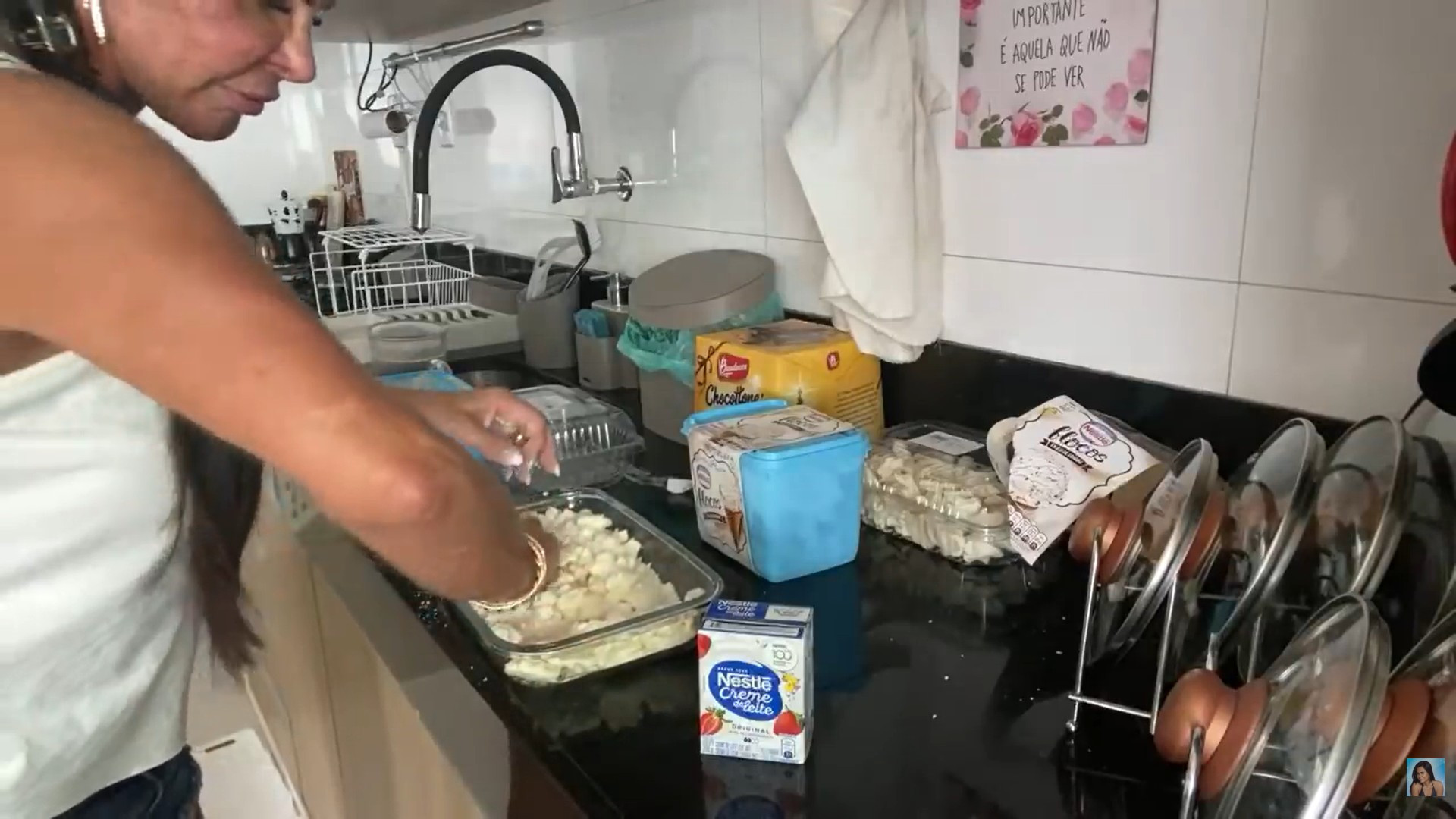 Receita de Gretchen é feita com suspiros e sorvete - Reprodução / YouTube