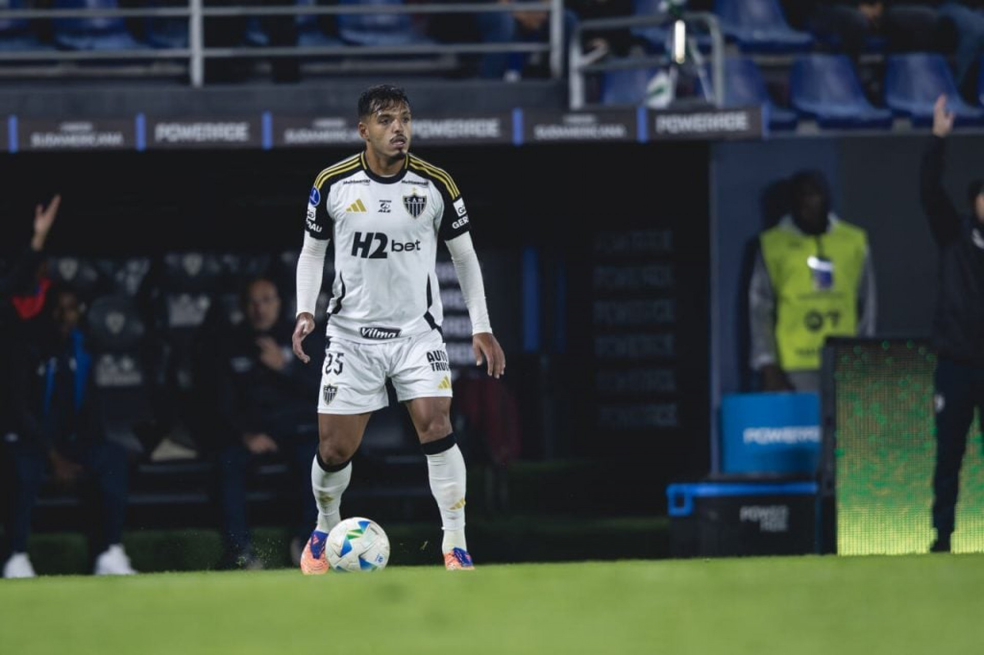 Santos encaminha contrata&ccedil;&atilde;o de Gabriel Menino