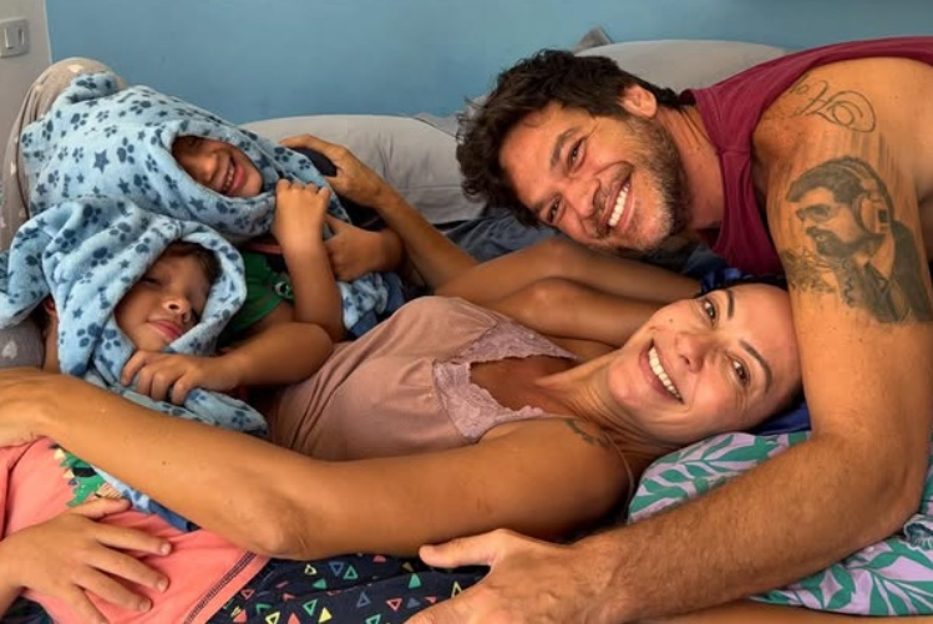 Foto do nascimento dos gêmeos, Roque e Raul, recriada - Reprodução / Instagram