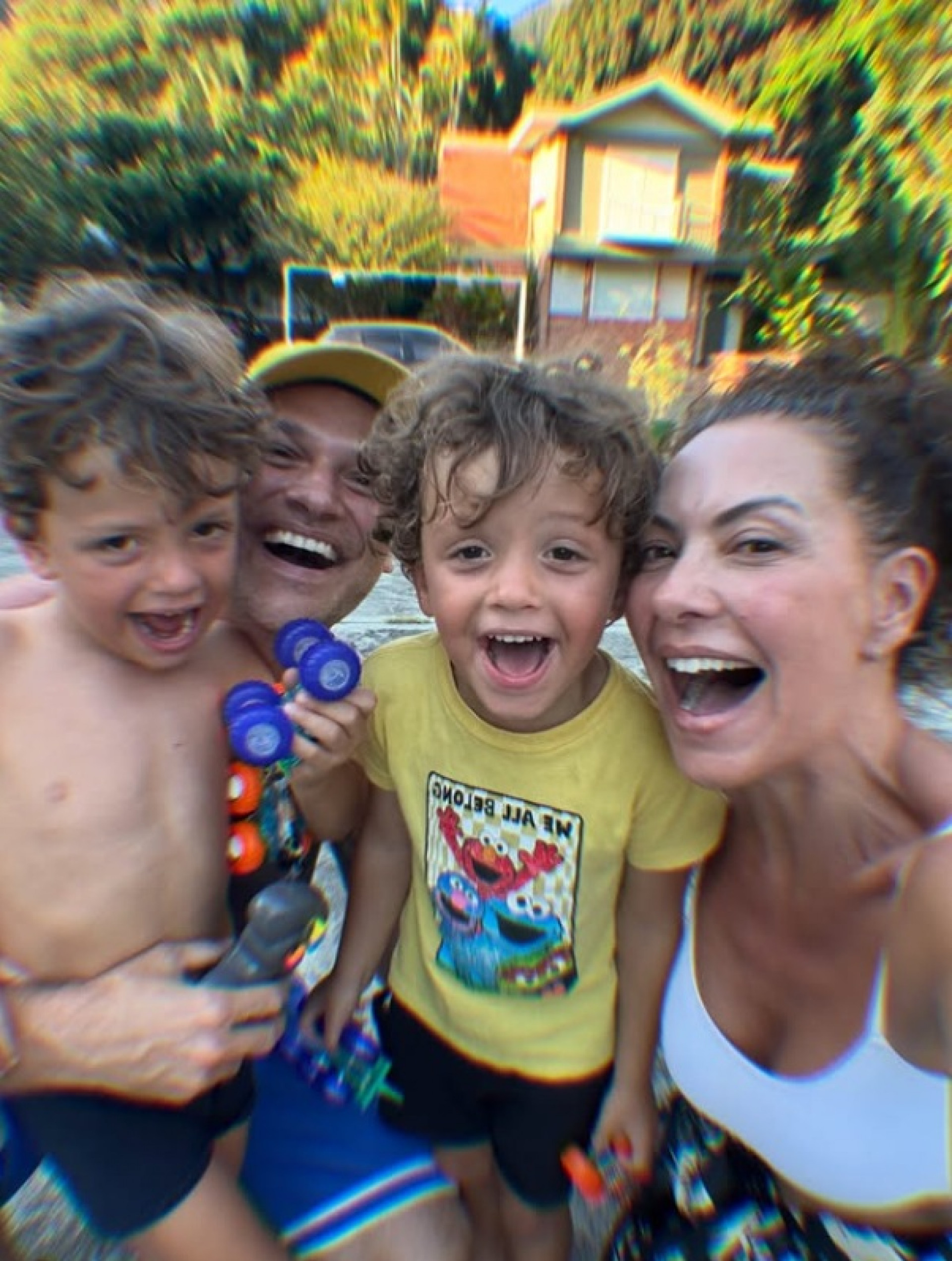 Emilio Dantas, Fabiula Nascimento, Roque e Raul - Reprodução / Instagram