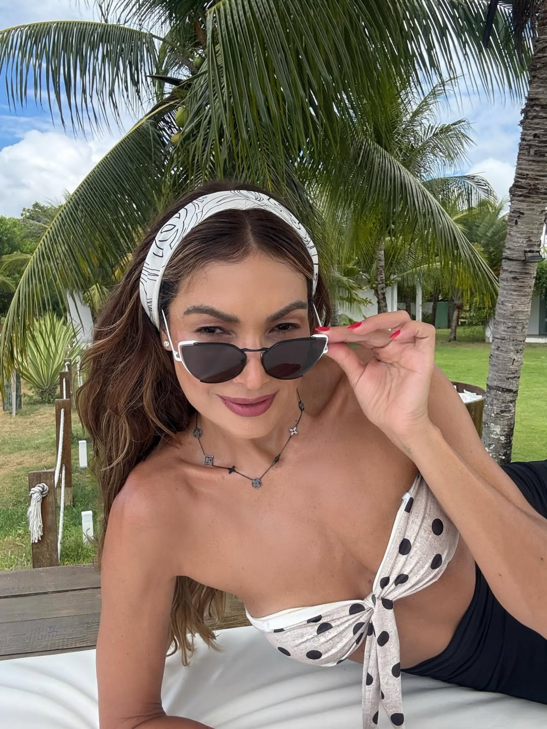 Patrícia Poeta aposta em biquíni vintage para curtir as férias - Reprodução / Instagram