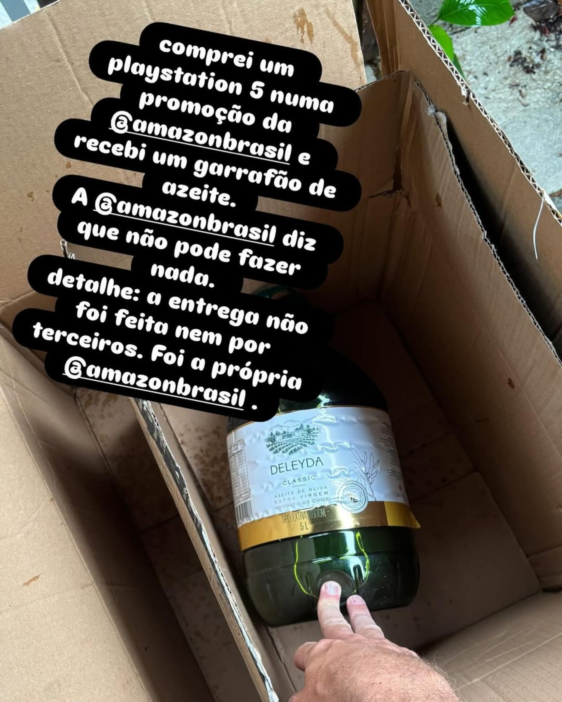 Emílio Dantas recebeu um garrafão de azeite ao comprar Playstation 5 - Reprodução/Instagram