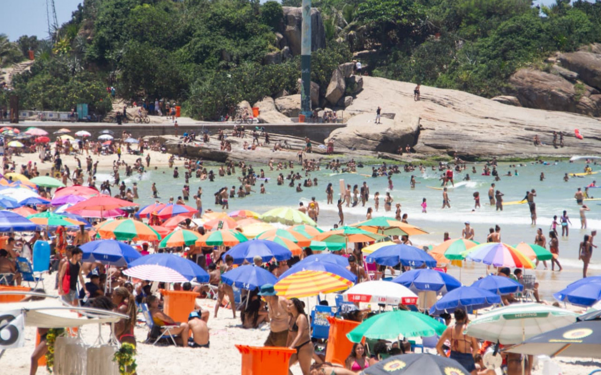 Praias ficaram lotadas de cariocas e turistas que tentam fugir de calor