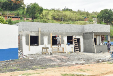 Obras das novas bases da PM no Gogó da Ema estão em ritmo acelerado; Campo de futebol e Ciep também serão reformados