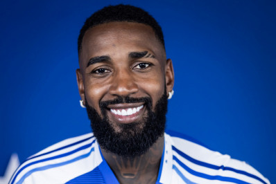 Na Justiça, Flamengo cobra quantia milionária de Gerson e empresa do pai