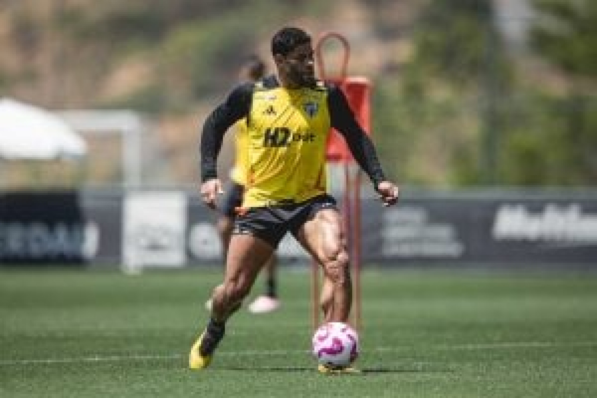 Tens&atilde;o no Galo: torcida protesta, e Hulk abre o jogo sobre perman&ecirc;ncia