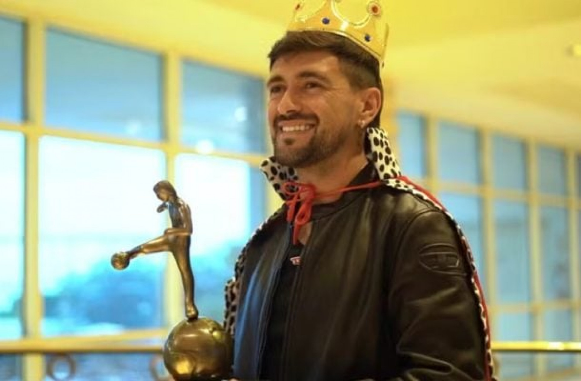 Arrascaeta recebe pr&ecirc;mio de Rei da Am&eacute;rica em cerim&ocirc;nia no Uruguai