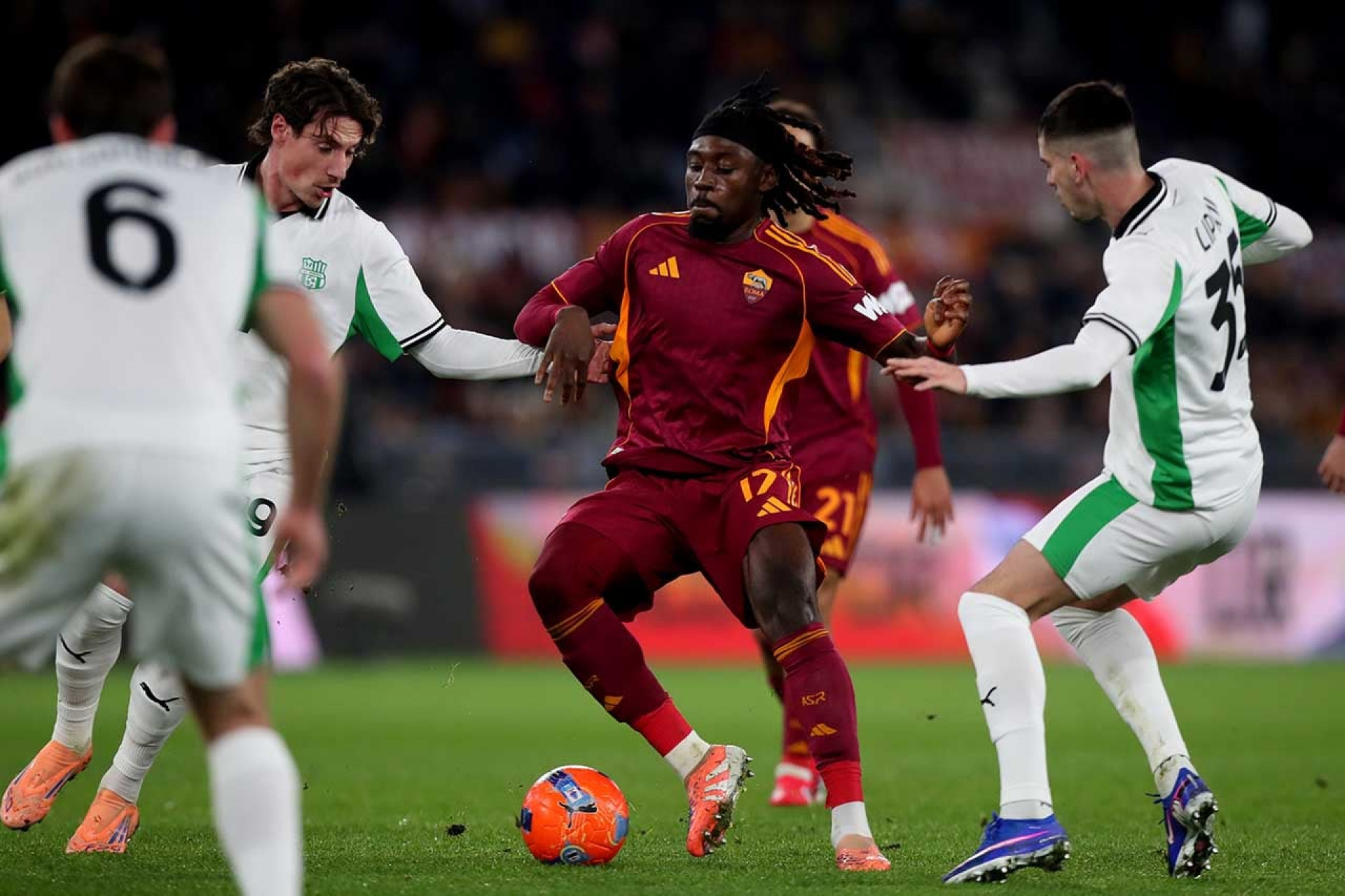 Roma vence o Sassuolo e sobe na tabela do Campeonato Italiano