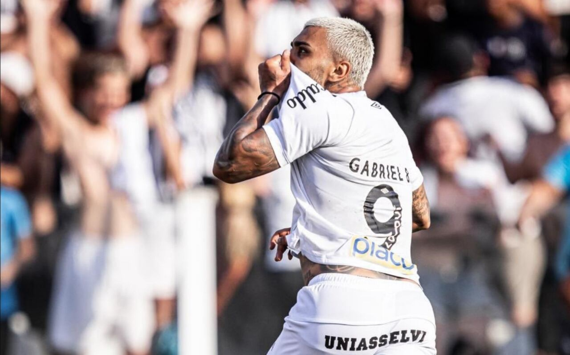 Gabigol marca em reestreia e contribui para virada do Santos na abertura do Paulist&atilde;o