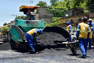 Prefeitura e Governo do Estado asfaltam avenida no bairro Sargento Roncalli