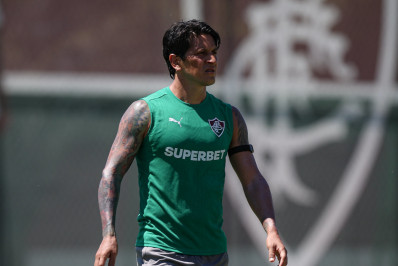 Lesão de Cano liga alerta e intensifica busca do Fluminense por centroavante