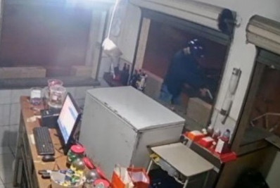 Homem é morto com vários tiros dentro de bar em Itaperuna