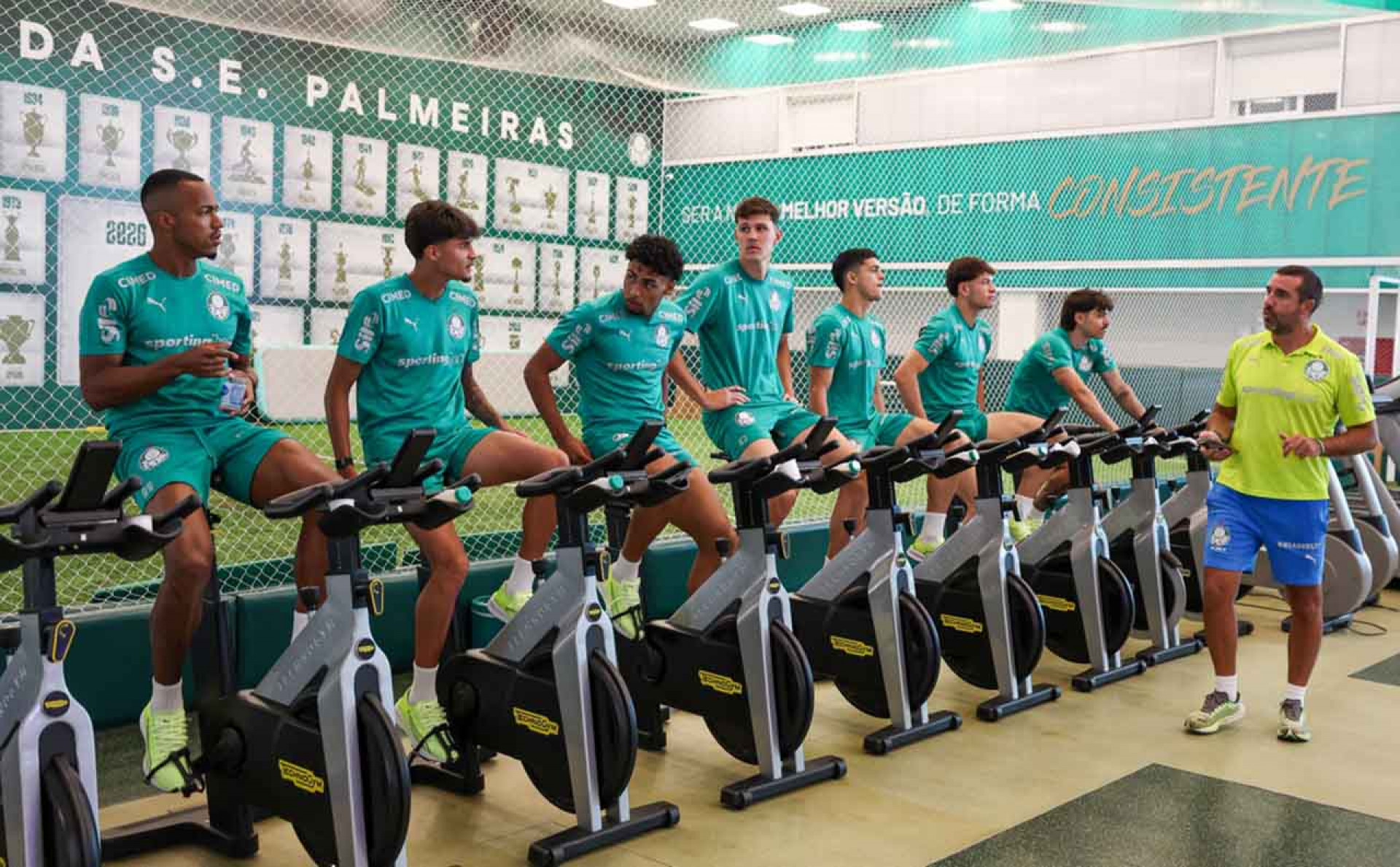 Palmeiras atualiza situa&ccedil;&atilde;o das les&otilde;es de Jeft&eacute; e Vitor Roque