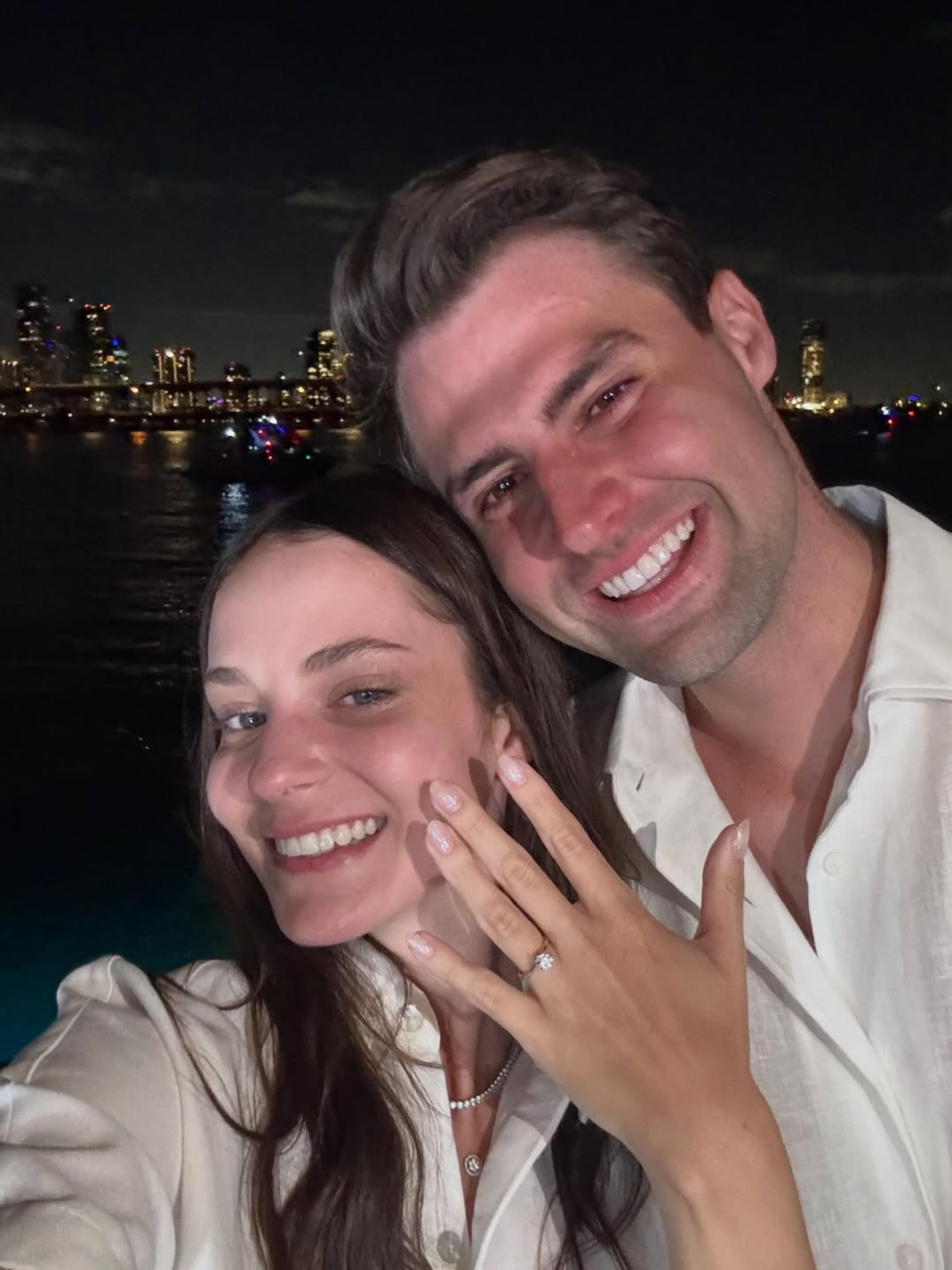 Rezende compartilhou registros do pedido surpresa feito nos Estados Unidos em suas redes sociais - Reprodução / Instagram