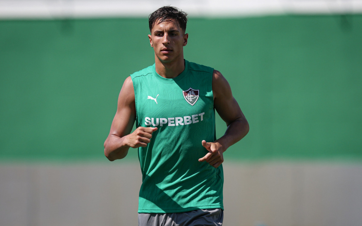 Bernal em treino do Fluminense no CT Carlos Castilho