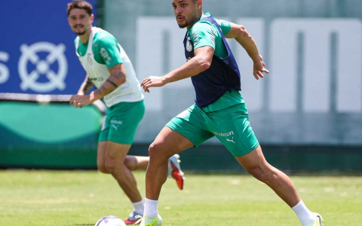 Vitor Roque volta a treinar no Palmeiras, mas deve ser poupado no cl&aacute;ssico