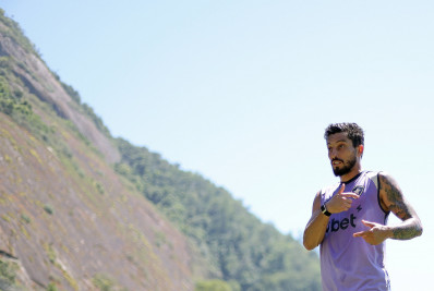 Alex Telles analisa início com Anselmi e projeta ano do Botafogo