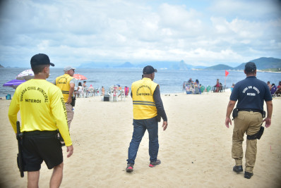 Operação Verão: cidade realiza ação para ordenar estacionamento na Praia de Itaipu