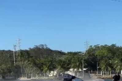 Lancha pega fogo perto do Anjo Caído, em Cabo Frio