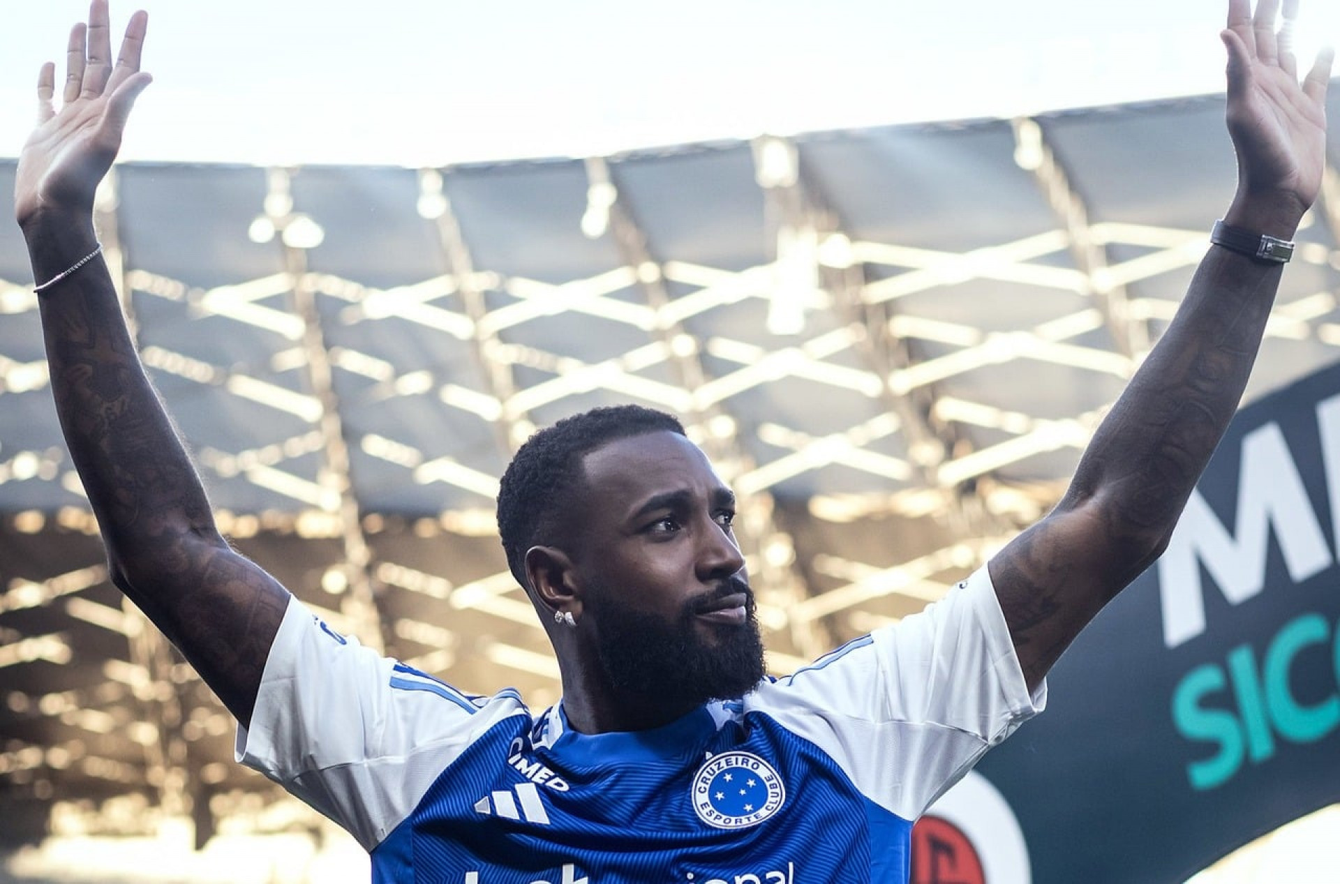 Sampaoli cita Gerson e cobra refor&ccedil;os “top” no Galo: “Diretoria sabe os nomes”